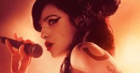 “Back to Black”, filme de Sam Taylor-Johnson, baseado na vida de Amy Winehouse, estreia em Portugal a 11 de abril.